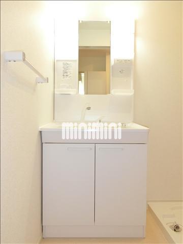 洗面設備　忙しい朝に嬉しい洗髪洗面化粧台。