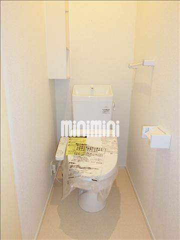 トイレ　清潔感ある温水洗浄便座。