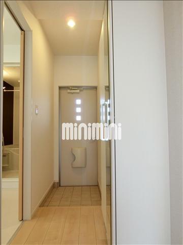 玄関　大容量のシューズボックス付きの玄関。