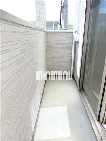 バルコニー　南向きで洗濯物がよく乾きそうですね。