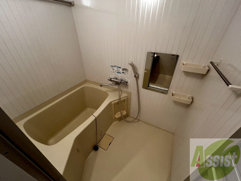 バス・シャワールーム　お風呂になります。一日の疲れを癒してくださいね。