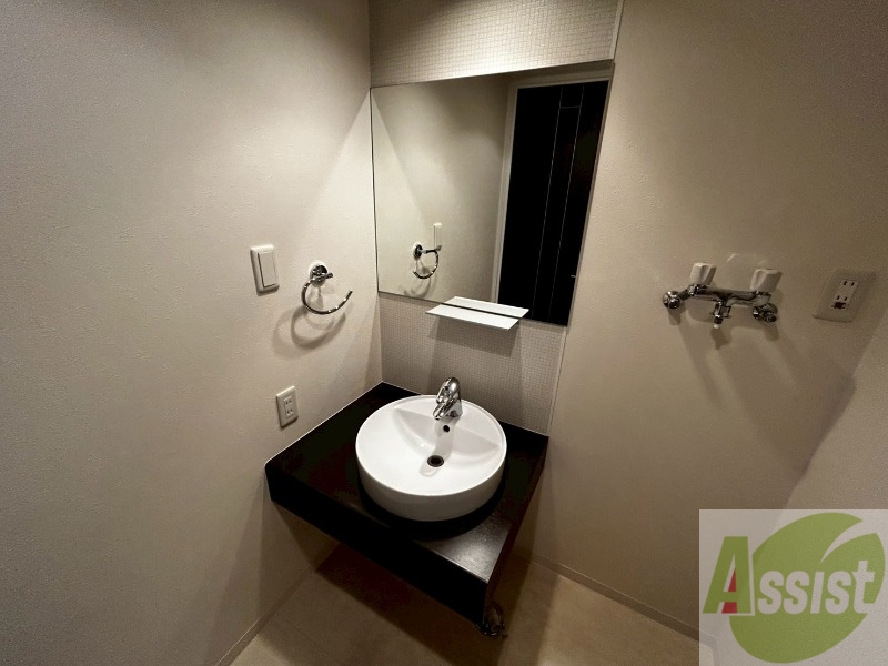 洗面設備　大きくて使いやすそうな独立洗面台になっています。