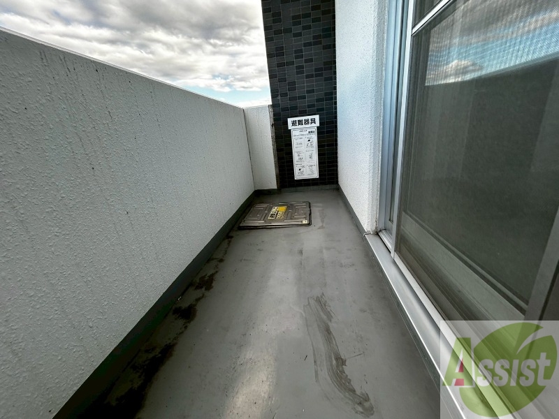 バルコニー　バルコニーは幅があり、広い印象を受けました。