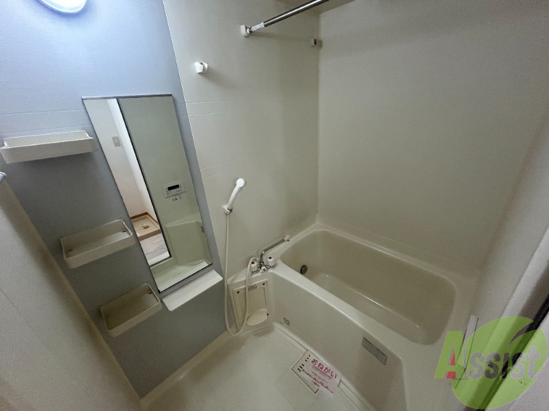 バス・シャワールーム　浴室は狭すぎず、シャワーも浴びやすそうです。