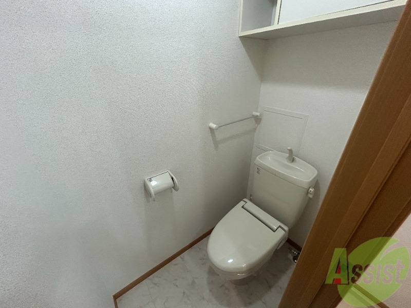 トイレ　トイレはウォシュレット機能付きです。安心して使用できますね。