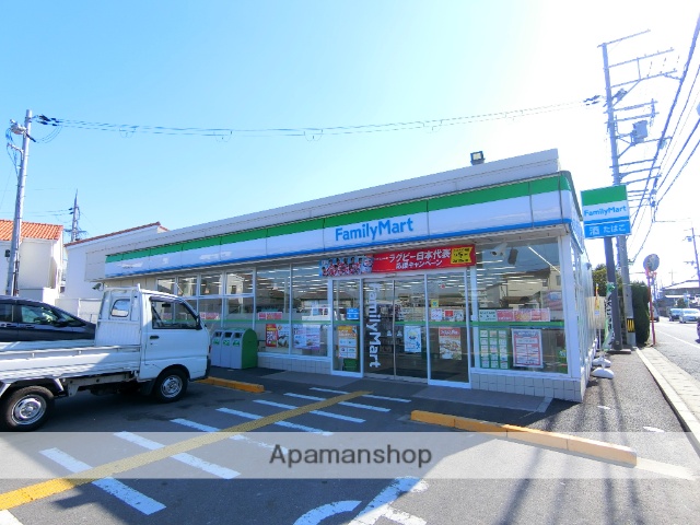 コンビニ　ファミリーマート（コンビニ）まで830m