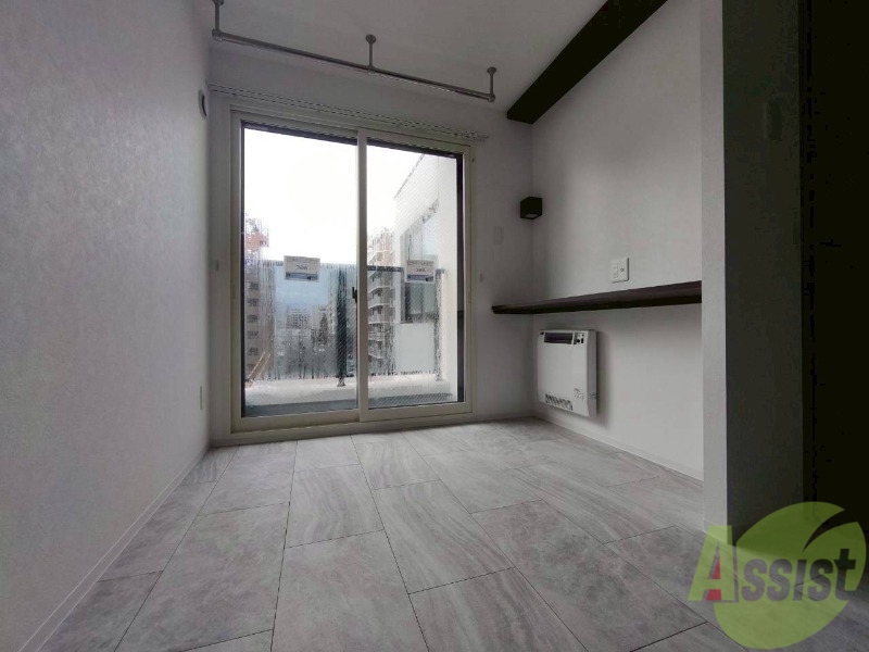 その他部屋・スペース　こちらのお部屋は光が差し込む、温かみのあるお部屋です。