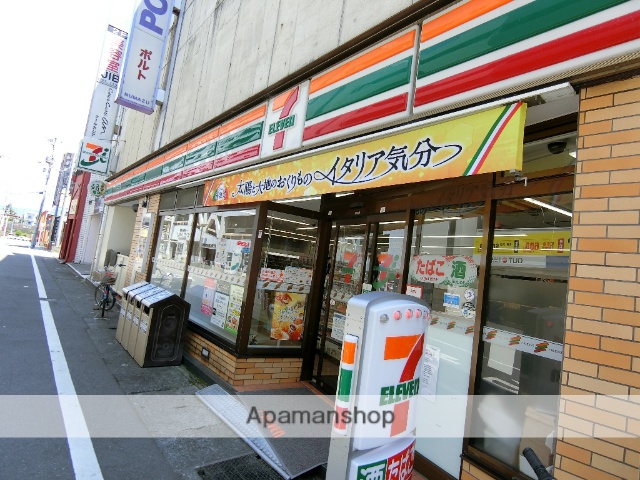 コンビニ　セブンイレブン（コンビニ）まで592m