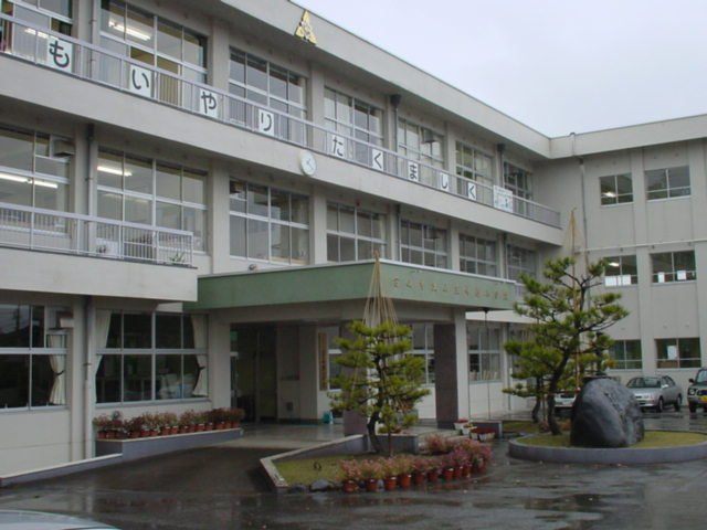 小学校　富山市立山室中部小学校（小学校）まで1554m