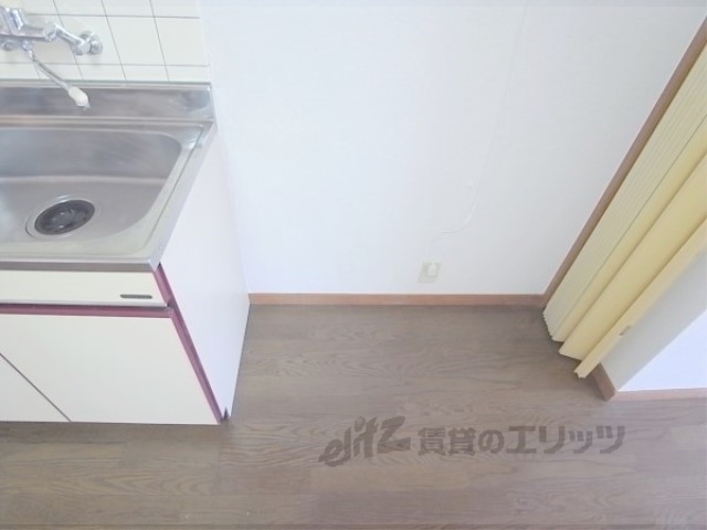 その他部屋・スペース　キッチン横に冷蔵庫を置きます。