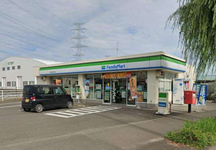 コンビニ　ファミリーマート（コンビニ）まで444m