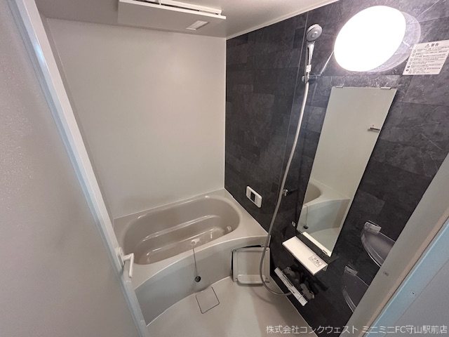 バス・シャワールーム　※1階の室内写真のため、ご参考ください。