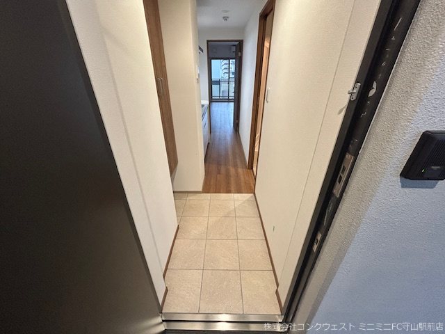 玄関　※1階の室内写真のため、ご参考ください。