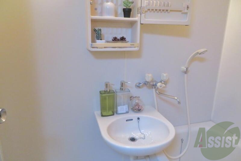 洗面設備　歯磨きも洗い物も何でも洗えちゃいますよ～。