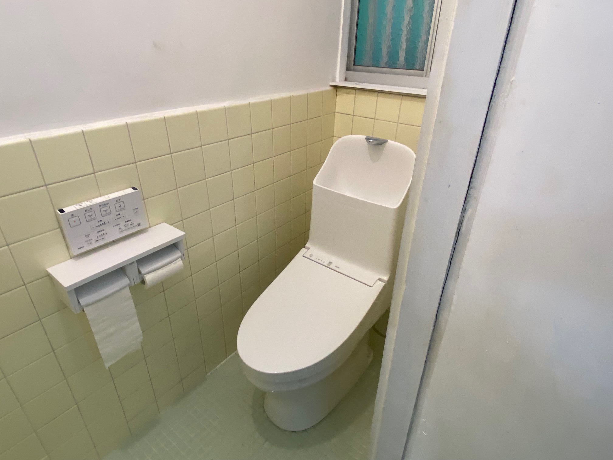 トイレ　トイレにも窓があります。