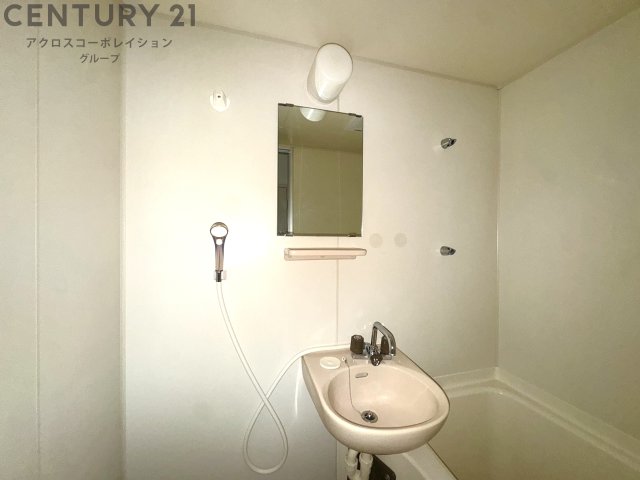 洗面設備　浴室内に洗面台付き！