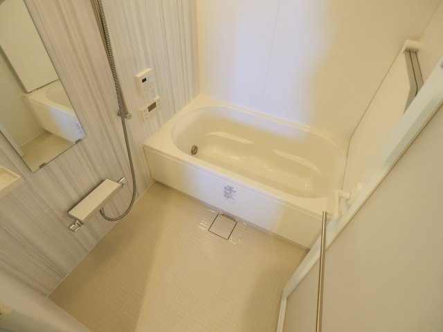 バス・シャワールーム　ゆったりとしたお風呂ですね。