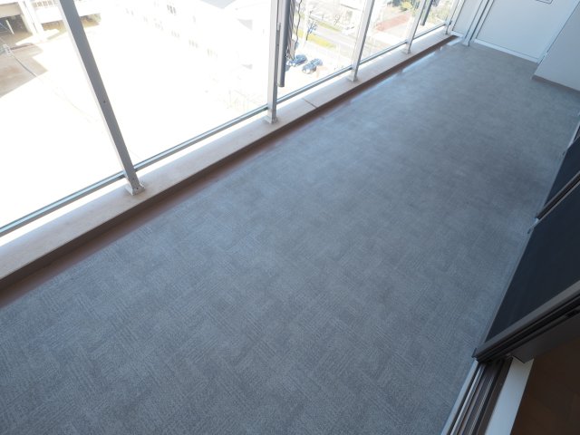 バルコニー　広々としたバルコニーですね。