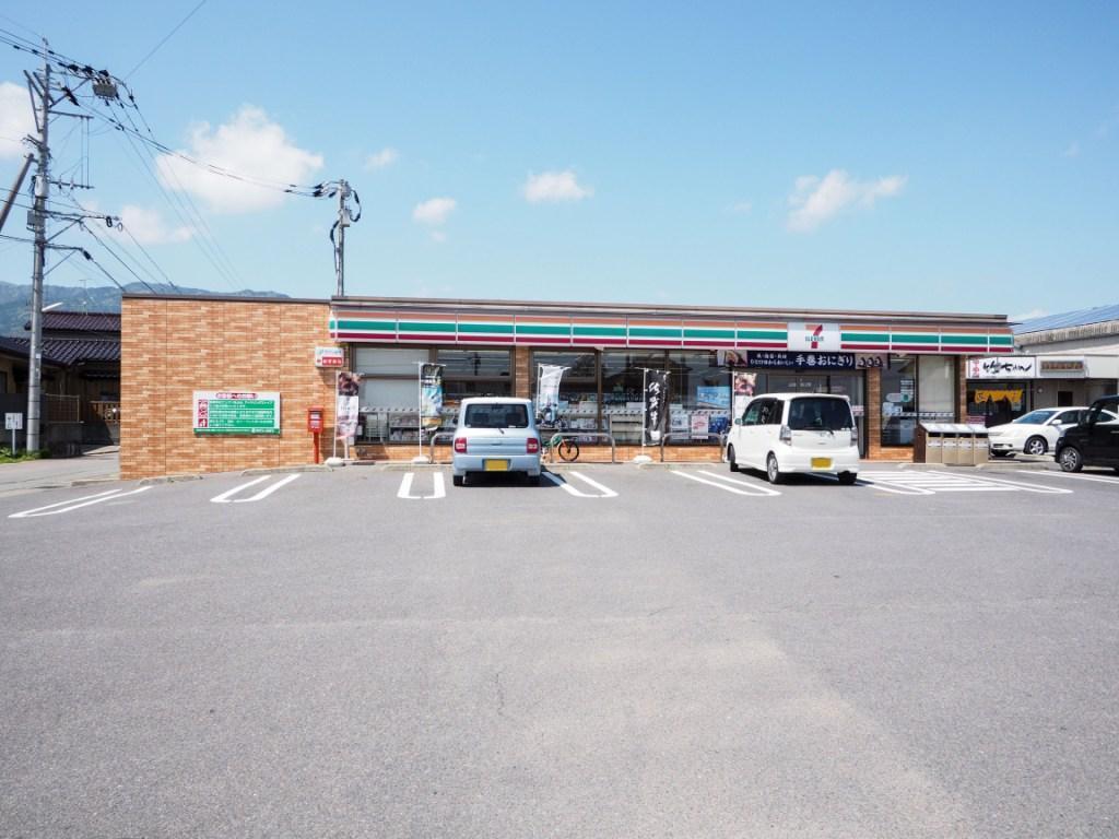 コンビニ　セブン-イレブン 三日月織島店（コンビニ）まで700m