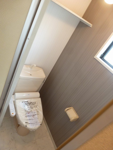 トイレ　写真は103号室です（参考）