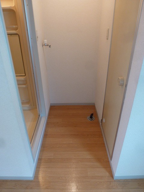 その他　洗濯機置き場　写真は103号室です（参考）