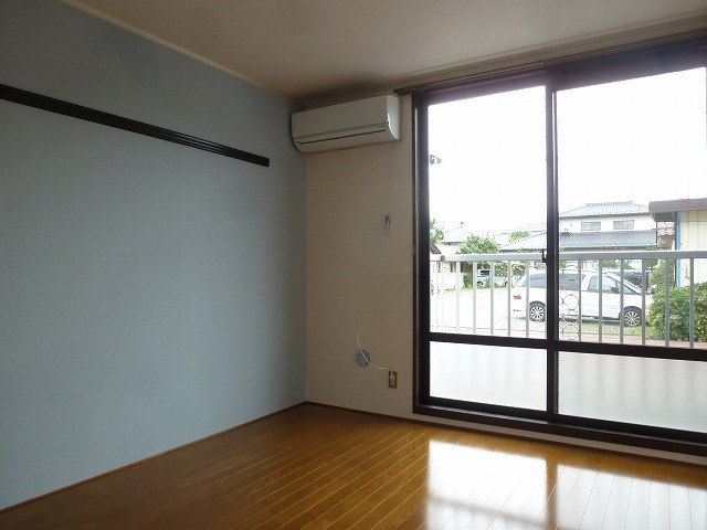 居室・リビング　写真は103号室です（参考）