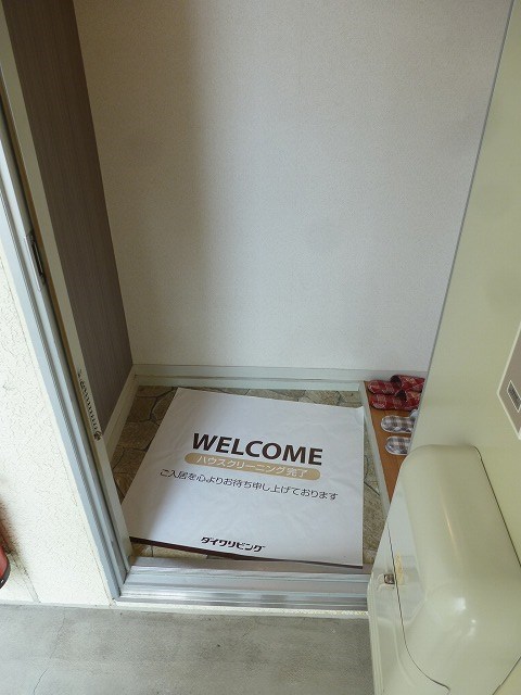 玄関　写真は103号室です（参考）