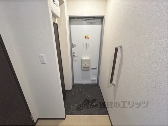 レオネクスト御所の玄関写真
