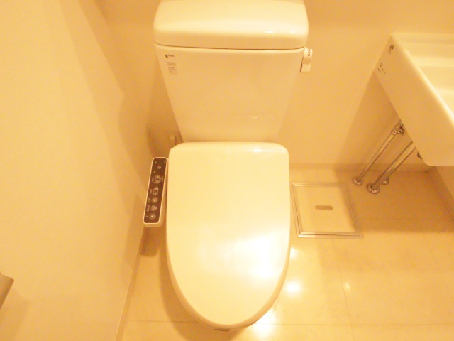 トイレ　※別室の参考写真の為、現況優先です。