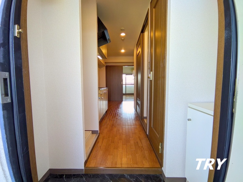 玄関　下駄箱付き