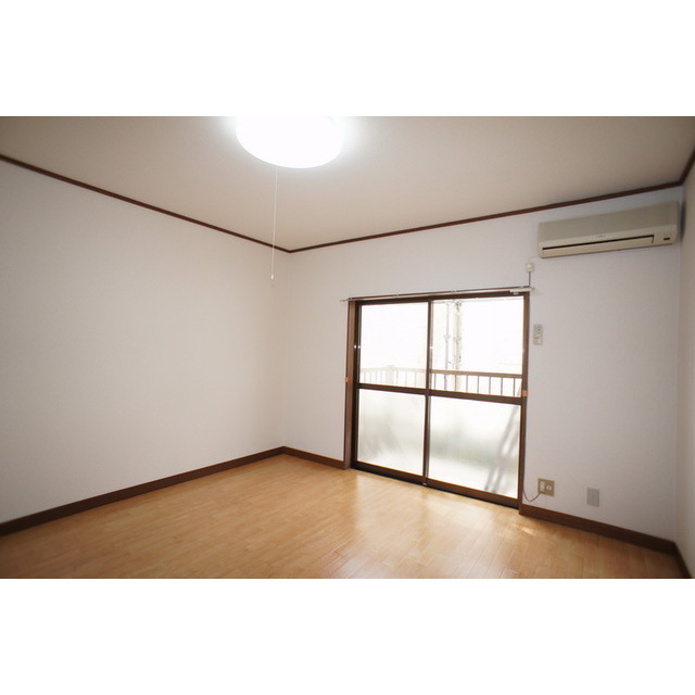 居室・リビング　日当たりよい室内