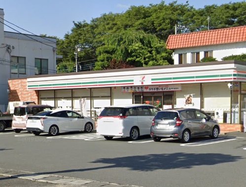 コンビニ　セブンイレブン（コンビニ）まで785m