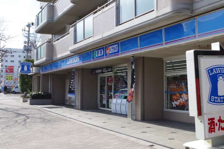 コンビニ　ローソン 横須賀日の出町三丁目（コンビニ）まで221m