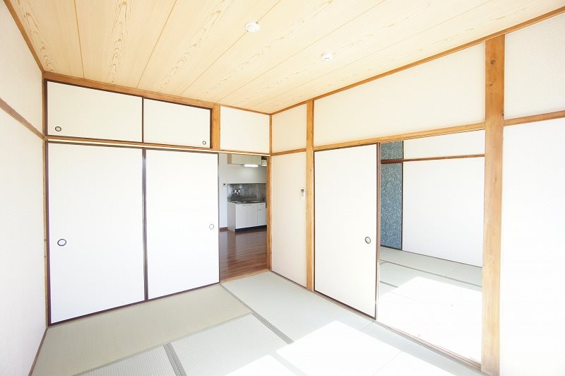 その他　お布団も仕舞える大きさの収納があります♪