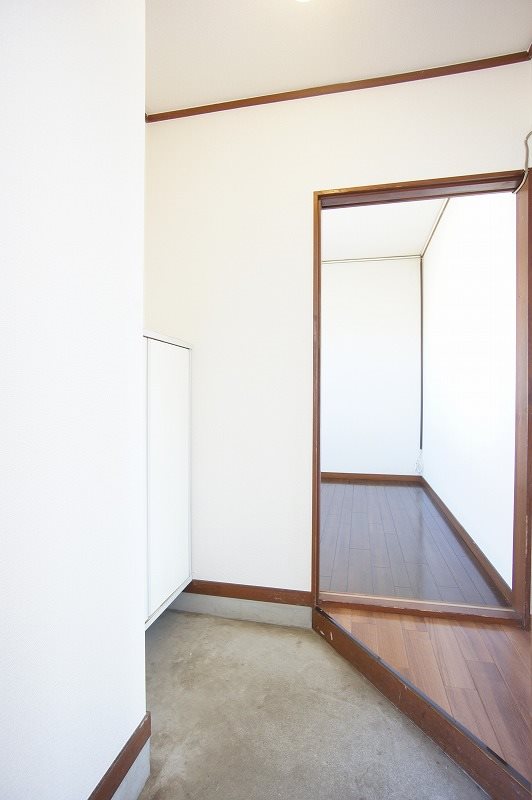 玄関　広めの玄関♪コンパクトなシューズボックスがあります♪