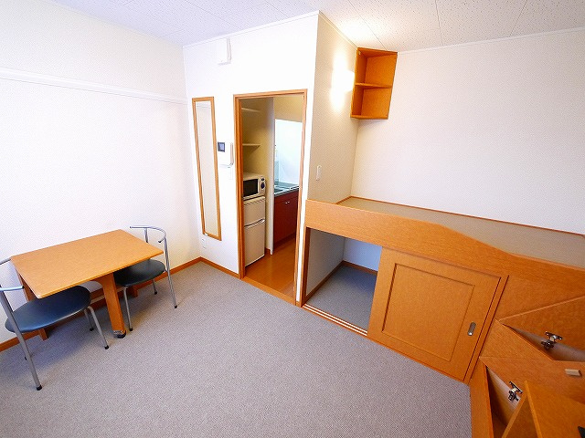 その他部屋・スペース　開放的な寝室です