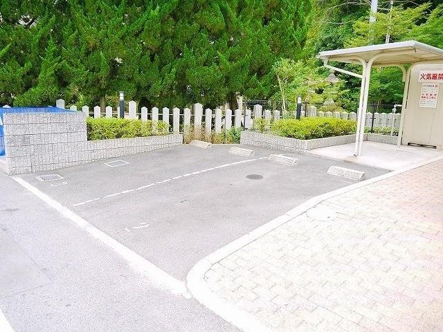 駐車場　駐車場があるので、車を買う予定の方も安心です