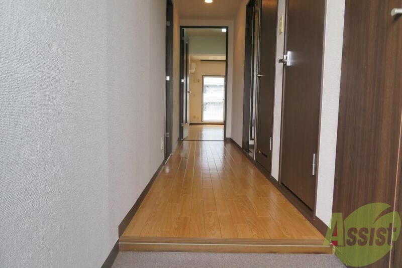 玄関　玄関からお部屋側を見た写真。奥行がありますね。