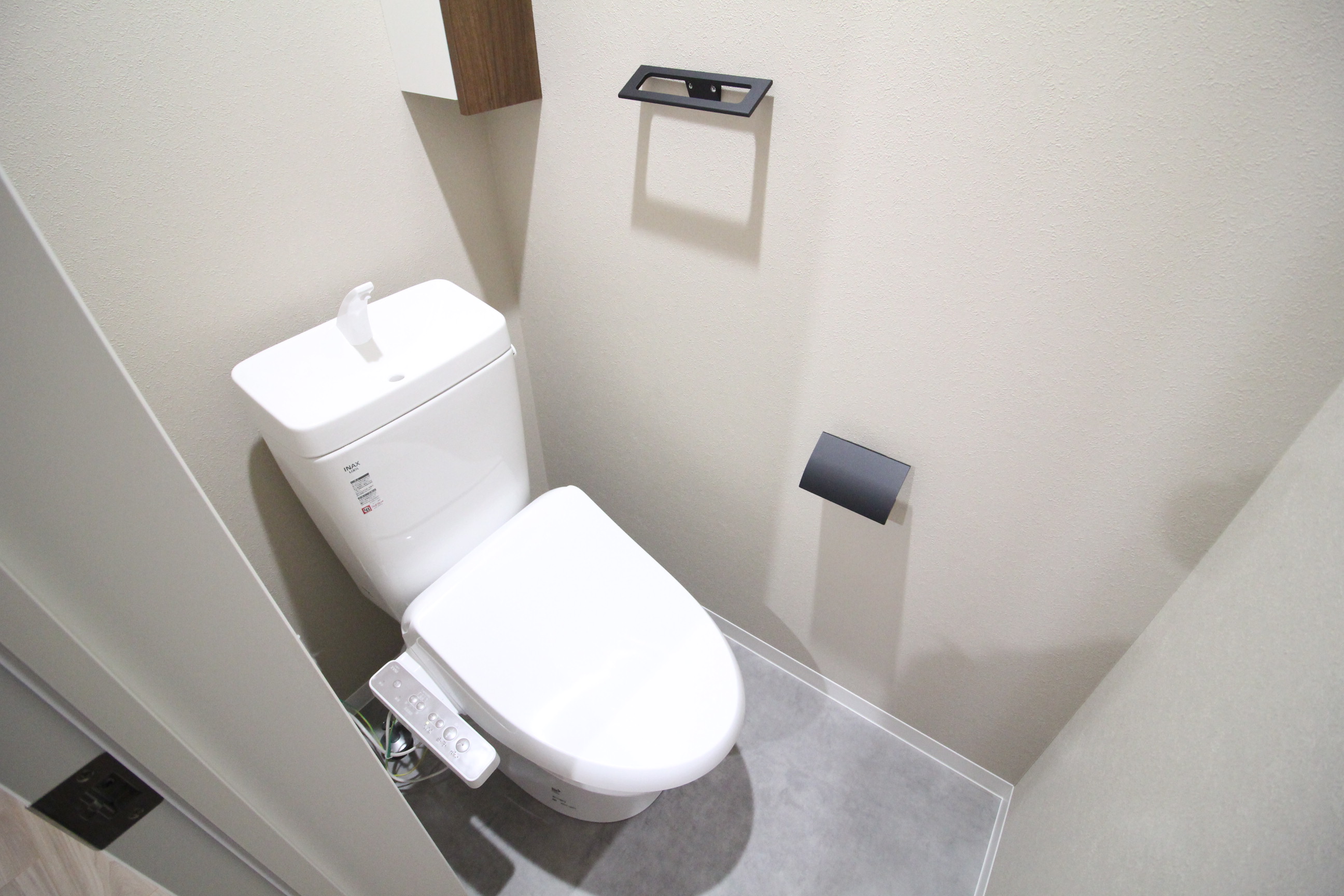 トイレ　温水洗浄便座で快適にお使いいただけます♪
