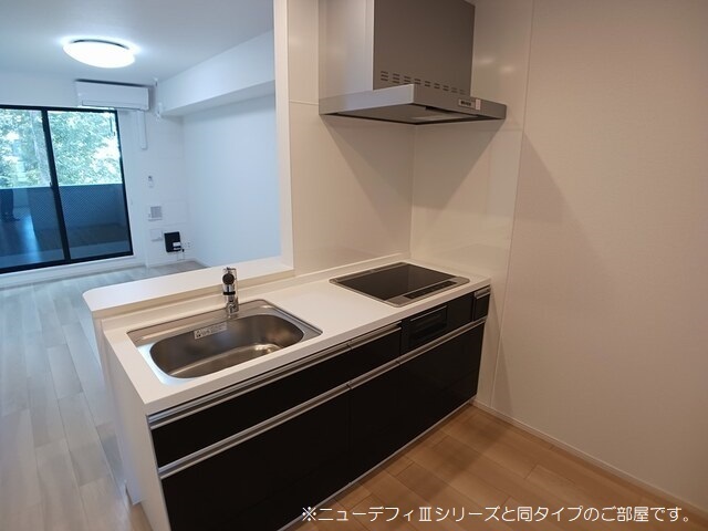 キッチン　※同メーカーの別物件の写真です※