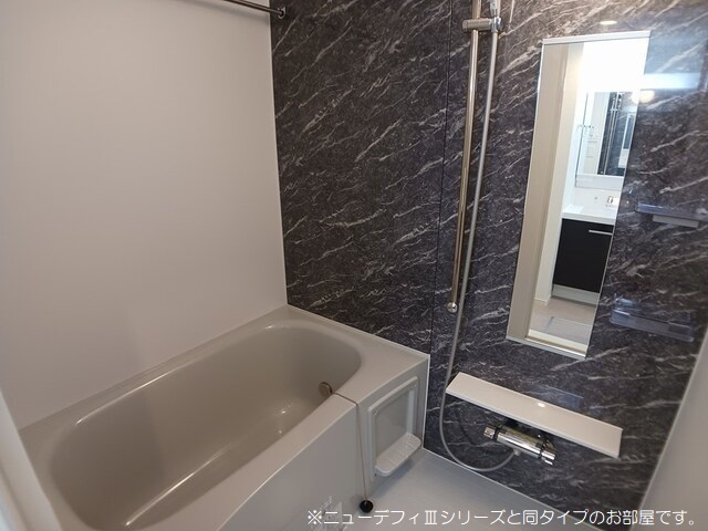 バス・シャワールーム　※同メーカーの別物件の写真です※