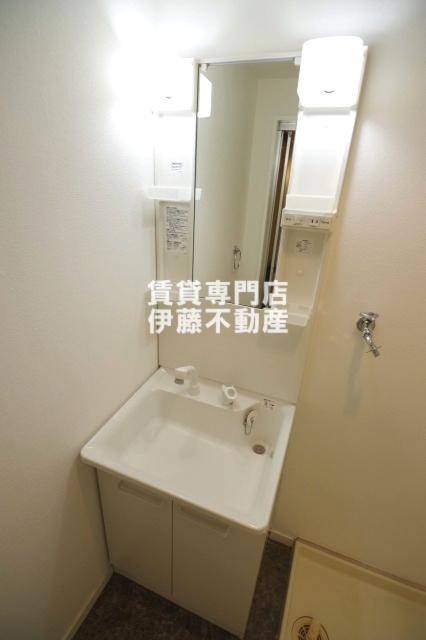洗面設備　独立洗髪洗面化粧台＆室内洗濯機置場