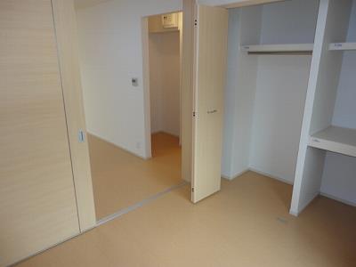 収納　4.2帖の洋室です。収納があります♪