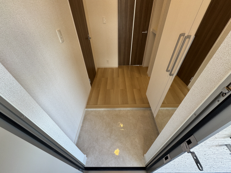 玄関　※同メーカー施工イメージです