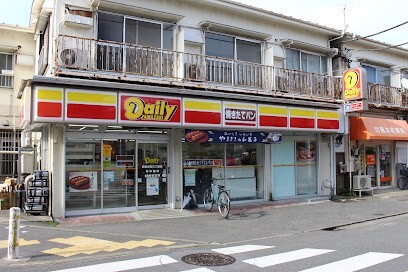 コンビニ　デイリーヤマザキ目黒本町６丁目店（コンビニ）まで385m