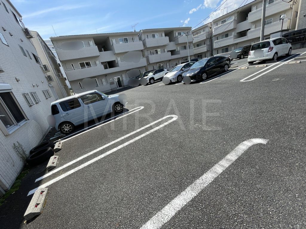 駐車場　駐車場