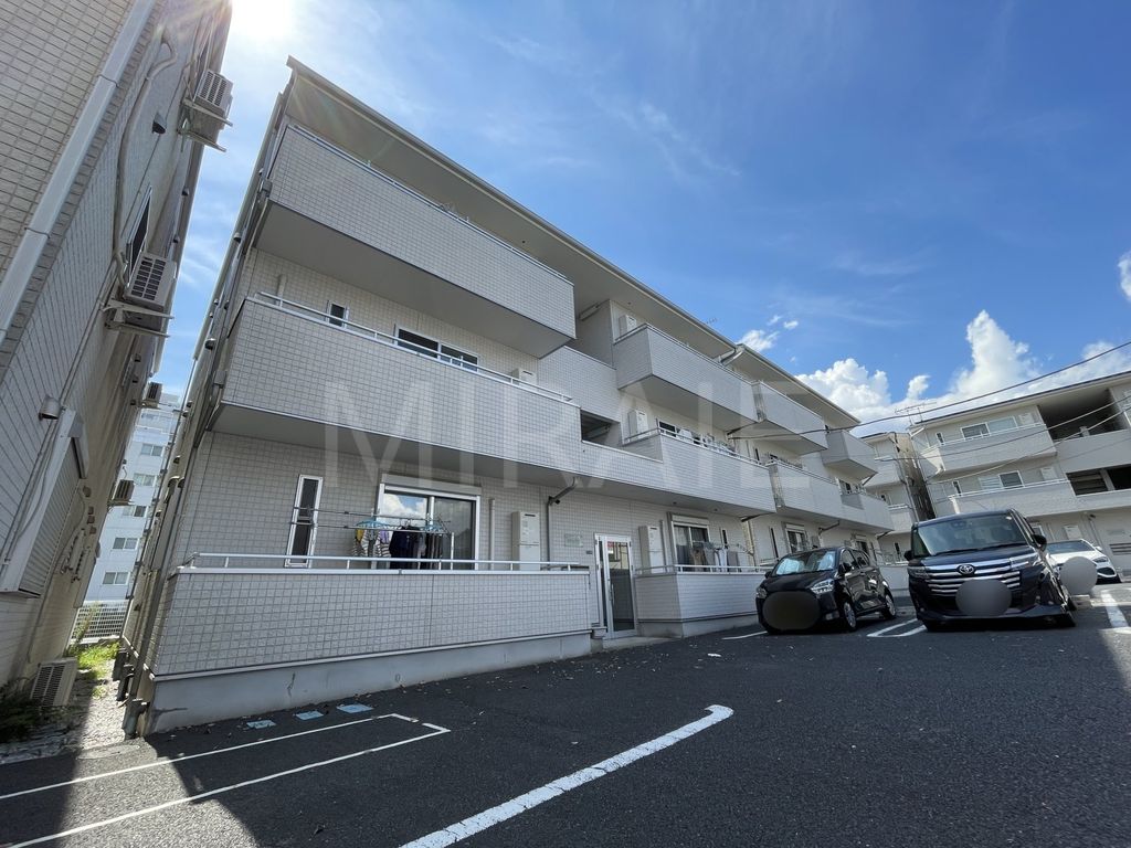 建物外観　駐車場