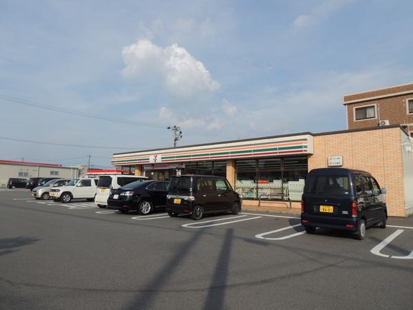 コンビニ　セブンイレブン大分花江川店（コンビニ）まで320m