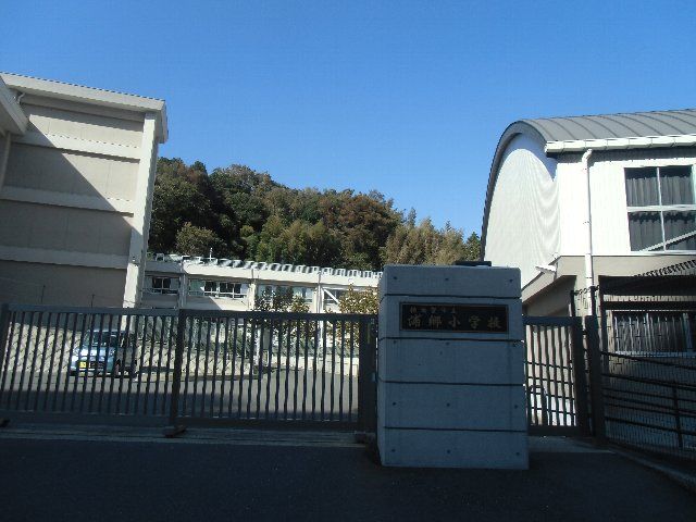 小学校　横須賀市立浦郷小学校（小学校）まで355m