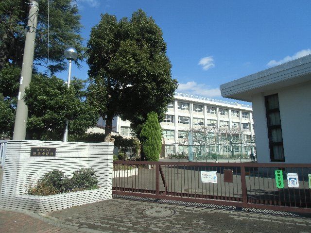 中学校　横須賀市立追浜中学校（中学校）まで1137m